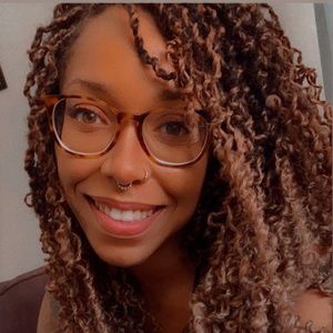 Meet your Posher, Arielle k.